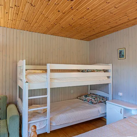 Kullamere Kodumajutus * Merekula