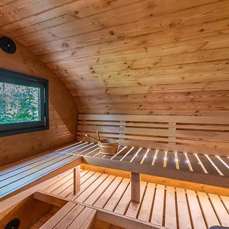 Kullamere Kodumajutus * Merekula