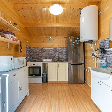 Kullamere Kodumajutus * Merekula