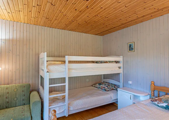 Kullamere Kodumajutus * Merekula