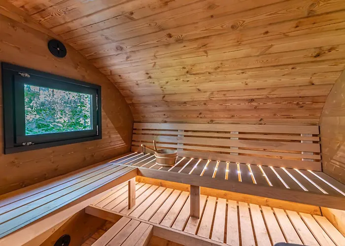 Kullamere Kodumajutus * Merekula