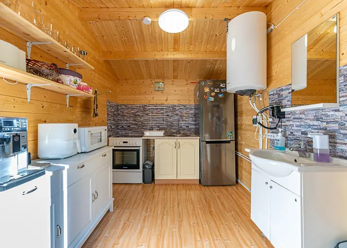 Kullamere Kodumajutus * Merekula